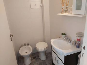 3 amb en semipiso, balcón aterrazado. Cochera cubierta - Villa Urquiza