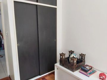 3 amb en semipiso, balcón aterrazado. Cochera cubierta - Villa Urquiza