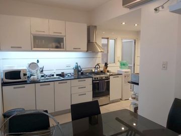 3 amb en semipiso, balcón aterrazado. Cochera cubierta - Villa Urquiza