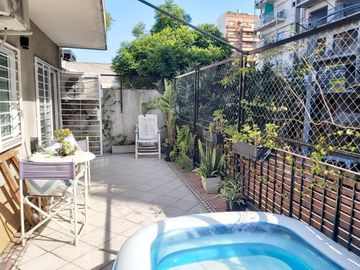 3 amb en semipiso, balcón aterrazado. Cochera cubierta - Villa Urquiza