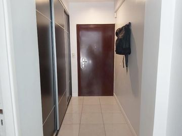 3 amb en semipiso, balcón aterrazado. Cochera cubierta - Villa Urquiza