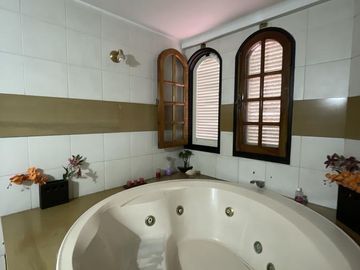 Casa en venta 6 amb en Ituzaingo zona Los Portones