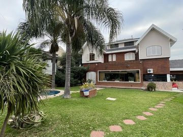 Casa en venta 6 amb en Ituzaingo zona Los Portones