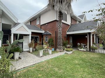 Casa en venta 6 amb en Ituzaingo zona Los Portones