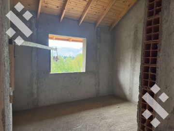 VENTA CASA 5 AMBIENTES A TERMINAR EN SAN MARTIN DE LOS ANDES