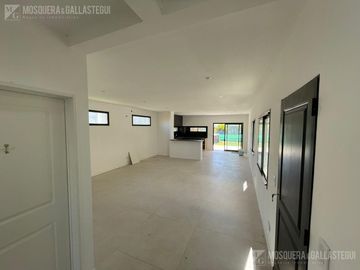 Casa en  venta en Santa Elena