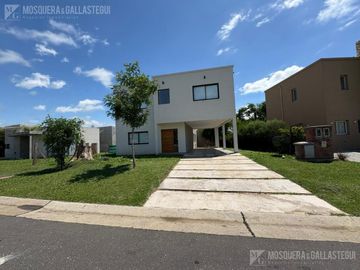 Casa en  venta en Santa Elena
