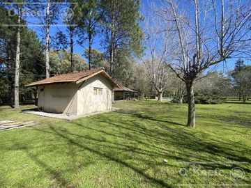 Casa Quinta de 2 Has con pileta y gran arboleda en Abasto - En venta en La PLata