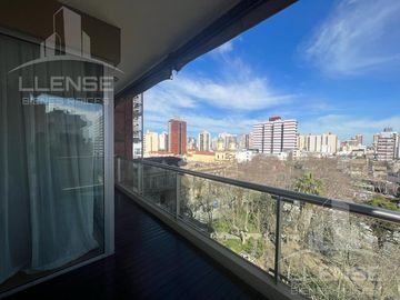 Piso 4 ambientes de categoría con 2 cocheras en venta - Quilmes centro