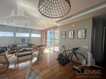 Piso 4 ambientes de categoría con 2 cocheras en venta - Quilmes centro