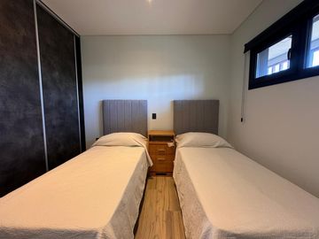 ARENAS 5 VENTA DESDE EL POZO CON COCHERA Y PILETA