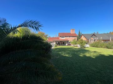 Venta Casa 5 Ambientes con Piscina en Santa Maria de Tigre Nordelta