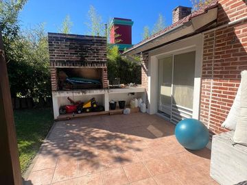 Venta Casa 5 Ambientes con Piscina en Santa Maria de Tigre Nordelta