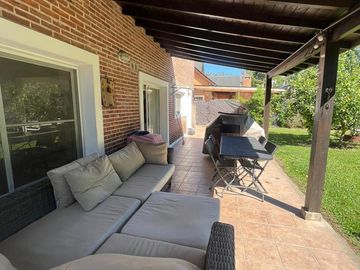 Venta Casa 5 Ambientes con Piscina en Santa Maria de Tigre Nordelta