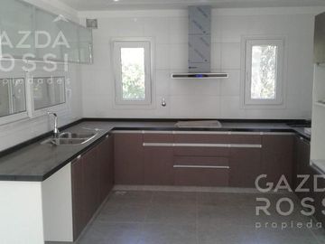 Excelente propiedad estilo moderno en Barrio Privado Don Joaquín, Canning