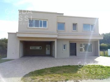 Excelente propiedad estilo moderno en Barrio Privado Don Joaquín, Canning