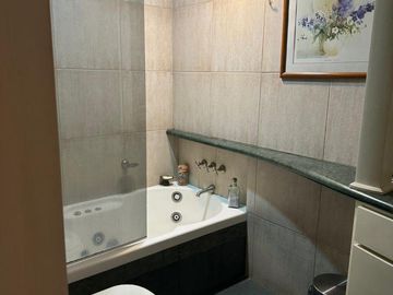 Venta de departamento en 5  e/ 53 y 54 en La Plata con cochera cubierta