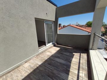 Muy lindo Triplex en venta en Juan de Garay 3220