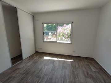 Muy lindo Triplex en venta en Juan de Garay 3220