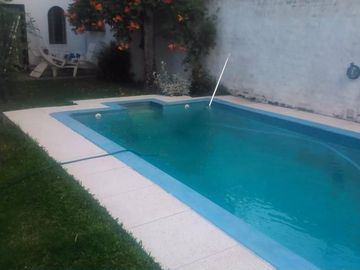 Chalet mediterráneo 4 ambientes piscina