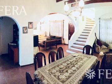 Venta de Casa 5 ambientes en Wilde con cochera y fondo libre con quincho ( 25931)