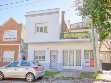 Casa 4 Ambientes con Terraza y Parrilla - Olivos.