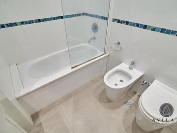 Gran Casa / Residencia 5 ambientes en Venta - Barrio Parque