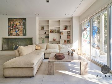 Gran Casa / Residencia 5 ambientes en Venta - Barrio Parque