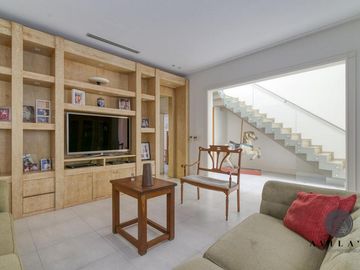 Gran Casa / Residencia 5 ambientes en Venta - Barrio Parque