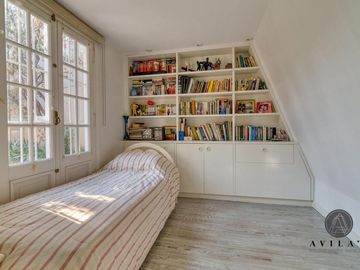 Gran Casa / Residencia 5 ambientes en Venta - Barrio Parque