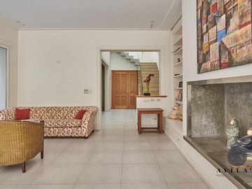Gran Casa / Residencia 5 ambientes en Venta - Barrio Parque