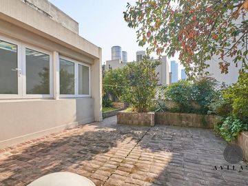 Gran Casa / Residencia 5 ambientes en Venta - Barrio Parque