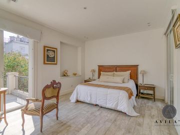 Gran Casa / Residencia 5 ambientes en Venta - Barrio Parque