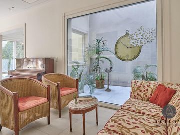 Gran Casa / Residencia 5 ambientes en Venta - Barrio Parque