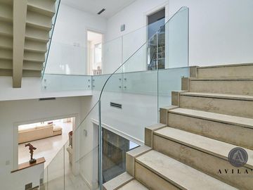 Gran Casa / Residencia 5 ambientes en Venta - Barrio Parque