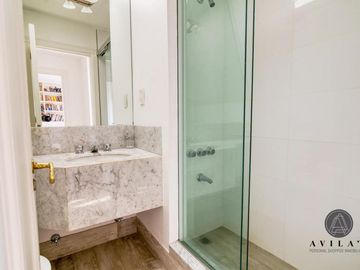 Gran Casa / Residencia 5 ambientes en Venta - Barrio Parque