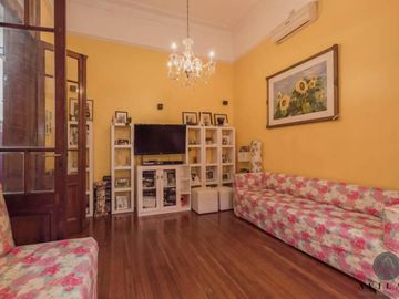SIN EXPENSAS. Ph tipo casa de 5 ambientes con terraza y dependencia a la venta en Caballito