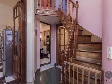 SIN EXPENSAS. Ph tipo casa de 5 ambientes con terraza y dependencia a la venta en Caballito