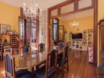 SIN EXPENSAS. Ph tipo casa de 5 ambientes con terraza y dependencia a la venta en Caballito