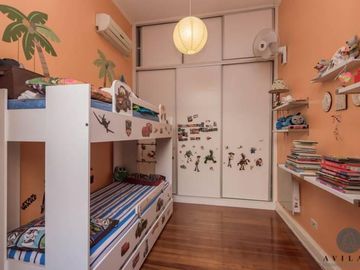 SIN EXPENSAS. Ph tipo casa de 5 ambientes con terraza y dependencia a la venta en Caballito