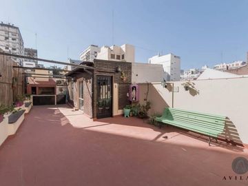 SIN EXPENSAS. Ph tipo casa de 5 ambientes con terraza y dependencia a la venta en Caballito