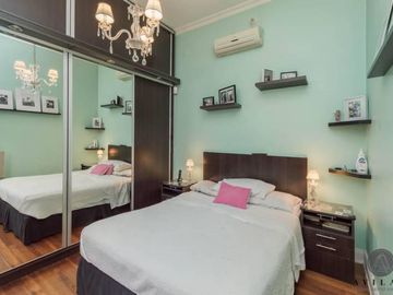 SIN EXPENSAS. Ph tipo casa de 5 ambientes con terraza y dependencia a la venta en Caballito