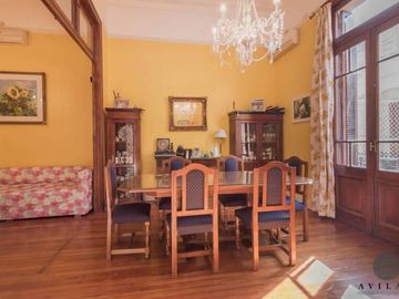 SIN EXPENSAS. Ph tipo casa de 5 ambientes con terraza y dependencia a la venta en Caballito