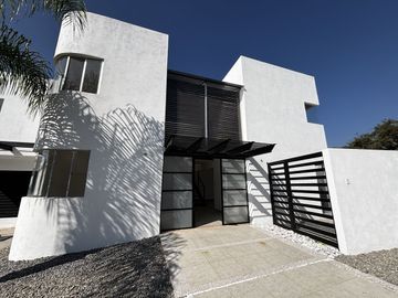 PUNTA JURIQUILLA QUERÉTARO CASA VENTA 3 RECAMARAS $4,400,000 MXN (SM)