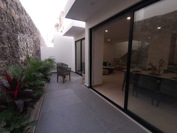 Vive la Elegancia y Comodidad en el Corazón del Querétaro Moderno, Casa en Venta.
