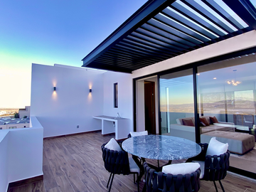 Vive la Elegancia y Comodidad en el Corazón del Querétaro Moderno, Casa en Venta.