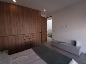 Vive la Elegancia y Comodidad en el Corazón del Querétaro Moderno, Casa en Venta.