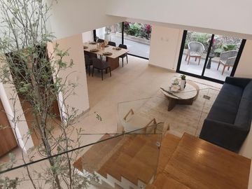 Vive la Elegancia y Comodidad en el Corazón del Querétaro Moderno, Casa en Venta.