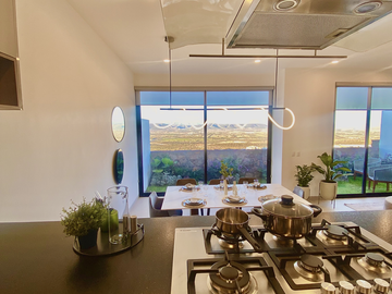 Vive la Elegancia y Comodidad en el Corazón del Querétaro Moderno, Casa en Venta.