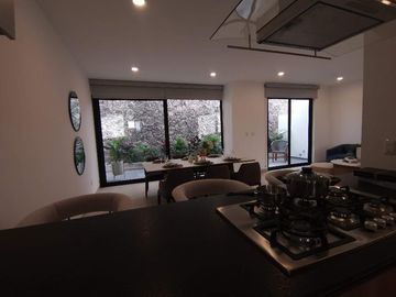 Vive la Elegancia y Comodidad en el Corazón del Querétaro Moderno, Casa en Venta.